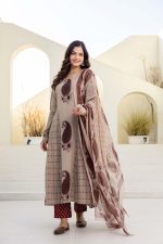 Beige & This Maroon Paisley Print 3-Piece Suit 👗