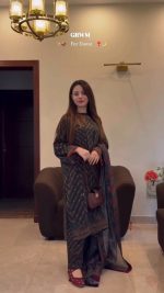 Beige & Maroon Paisley Print 3-Piece Suit 👗