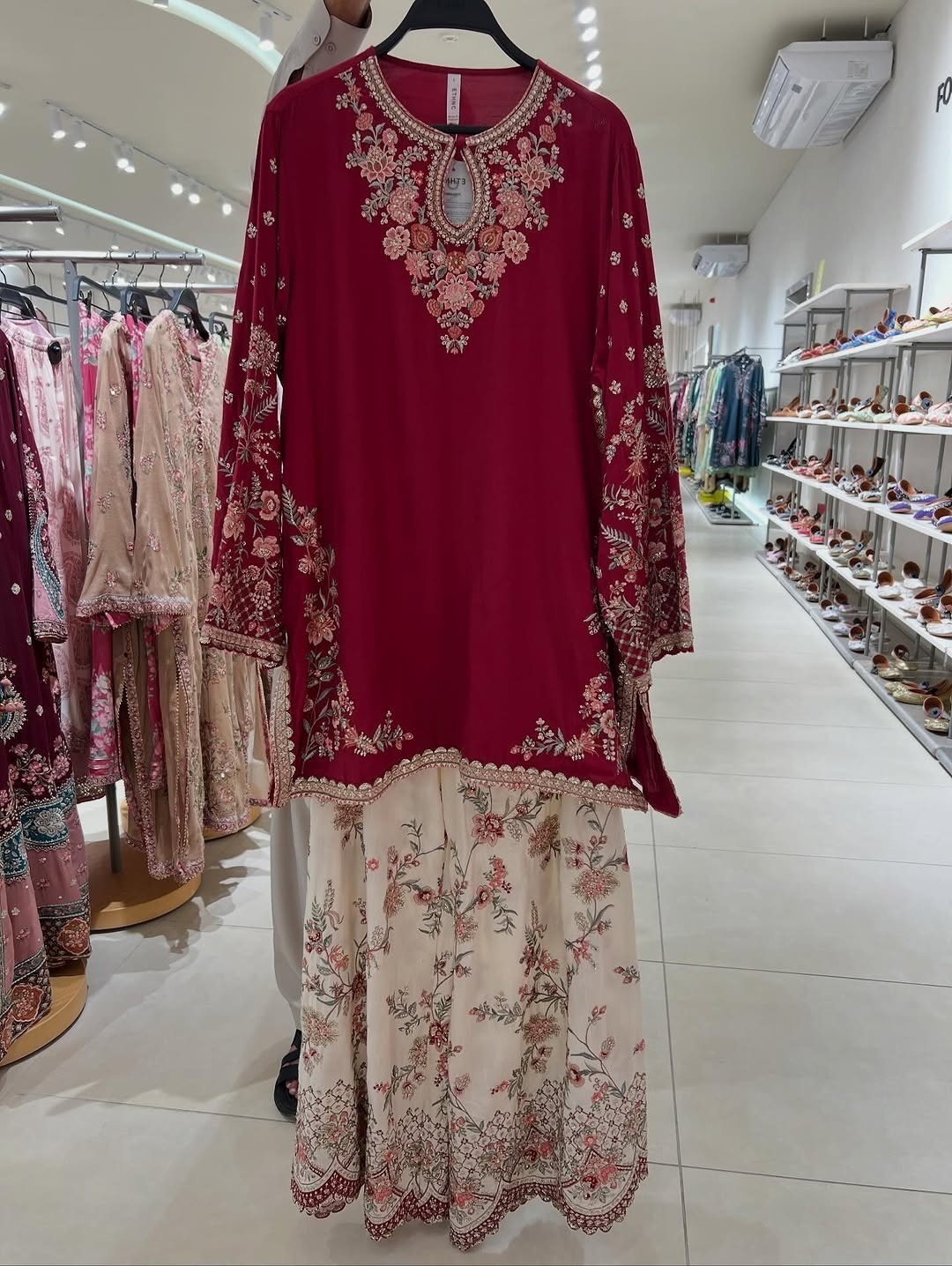 Aura 👗 - Image 2